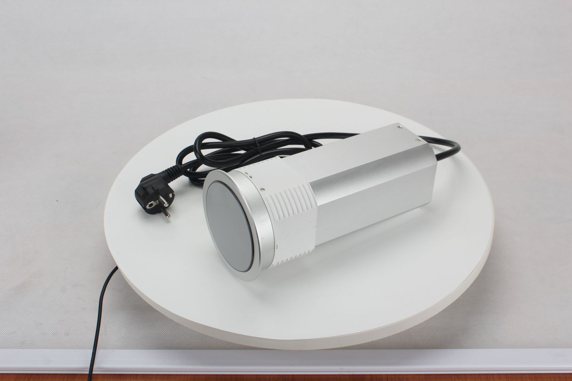 Pneumatska izvlačna utičnica, 2xŠUKO + USB A/C 4