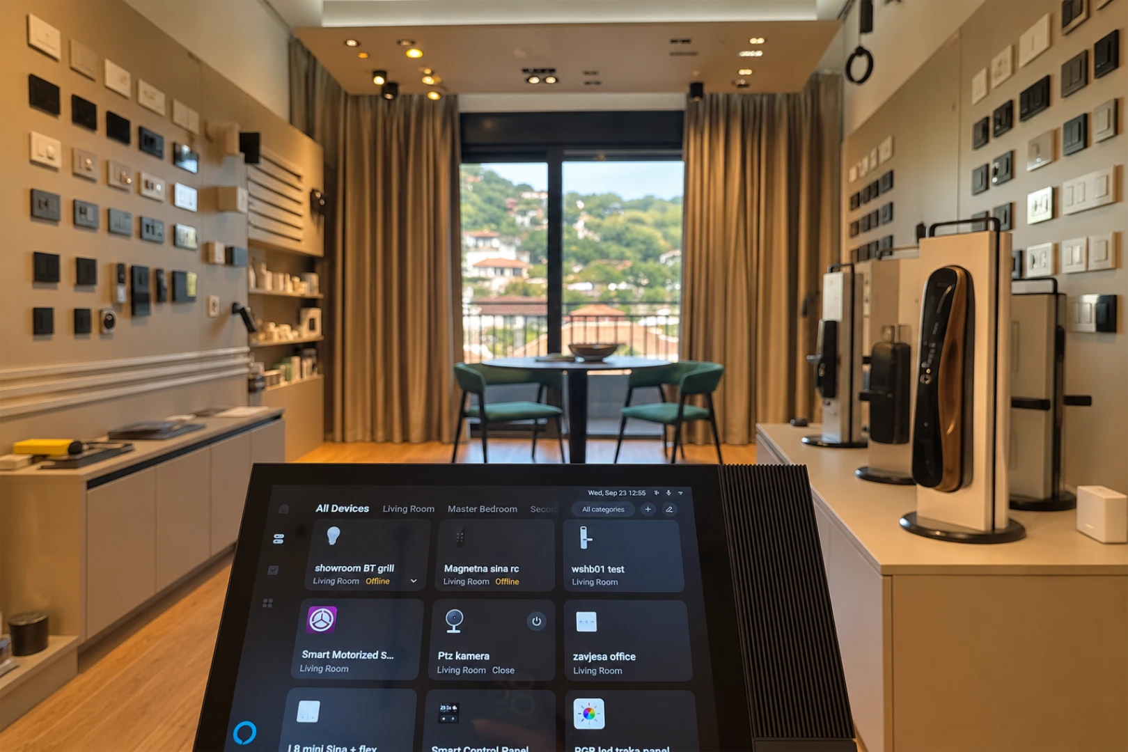 Showroom Smart Systems sa rasvjetom, prekidačima i pametnim sistemima